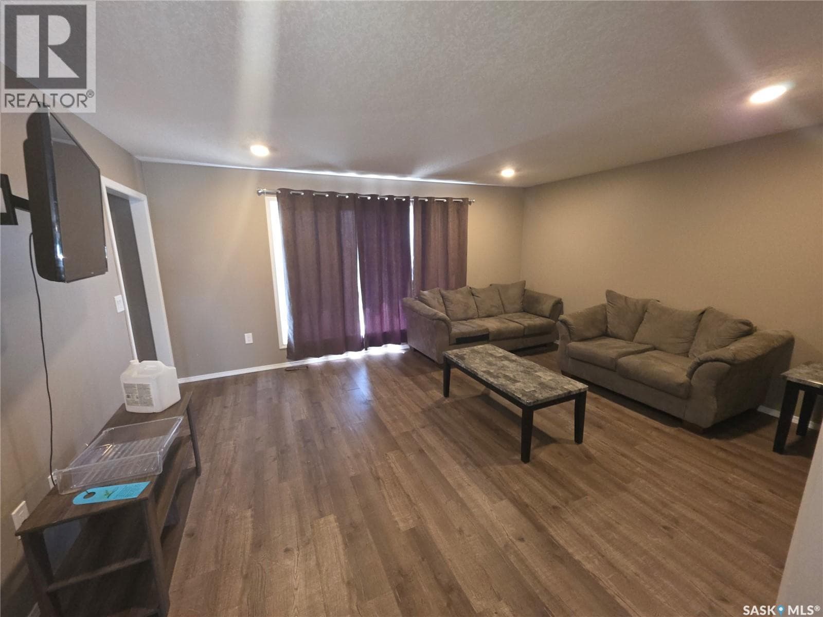 716 Columbia AVENUE — photo 3