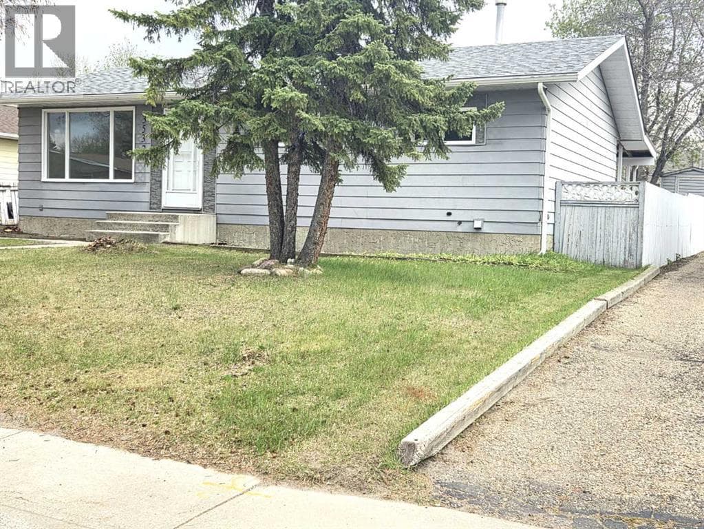 3532 50 Avenue E — photo 2