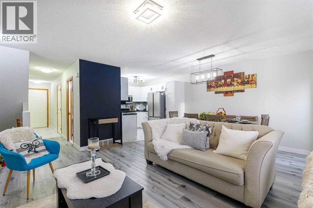13 Mt Aberdeen Manor SE — photo 4