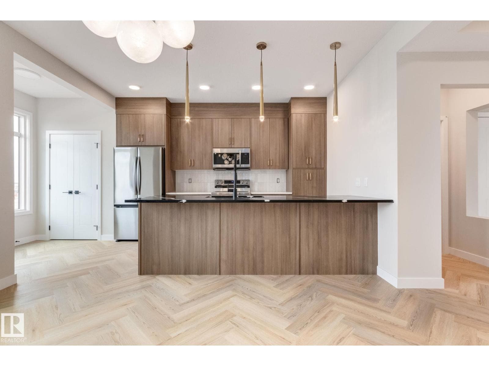 62 Cessy ST — photo 2