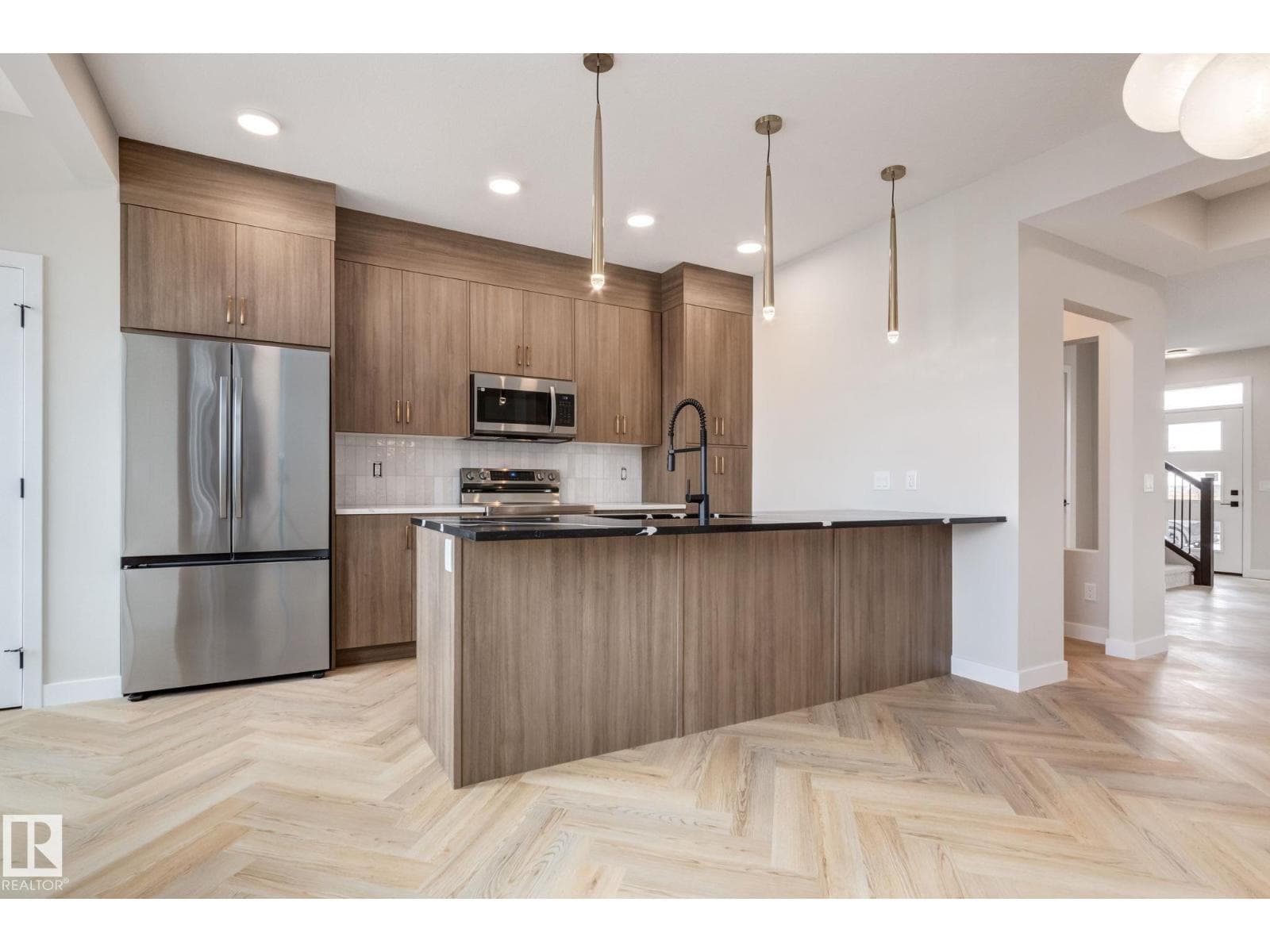 62 Cessy ST — photo 3