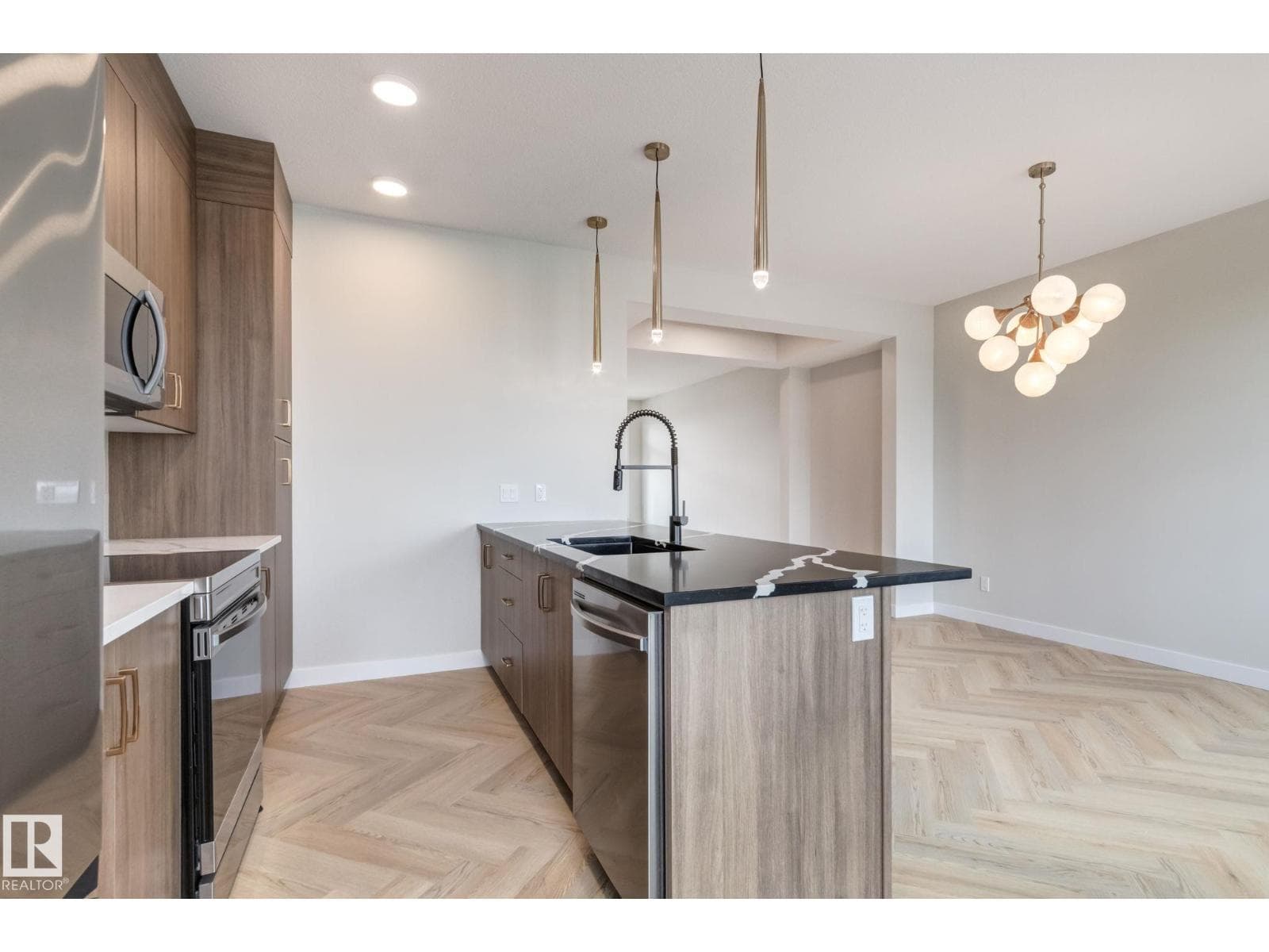 62 Cessy ST — photo 4