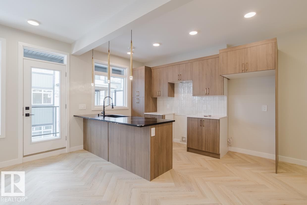 #11 16231 19 AV SW — photo 2