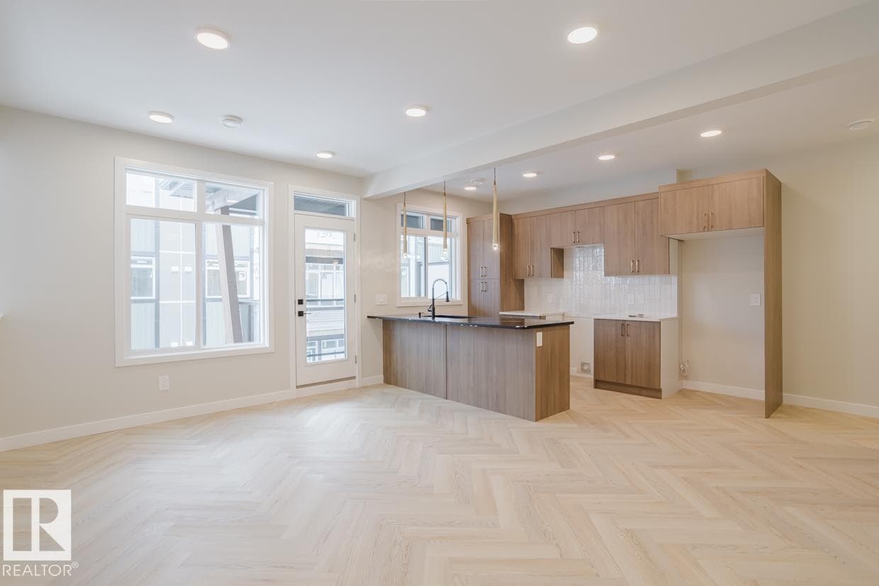 #11 16231 19 AV SW — photo 3