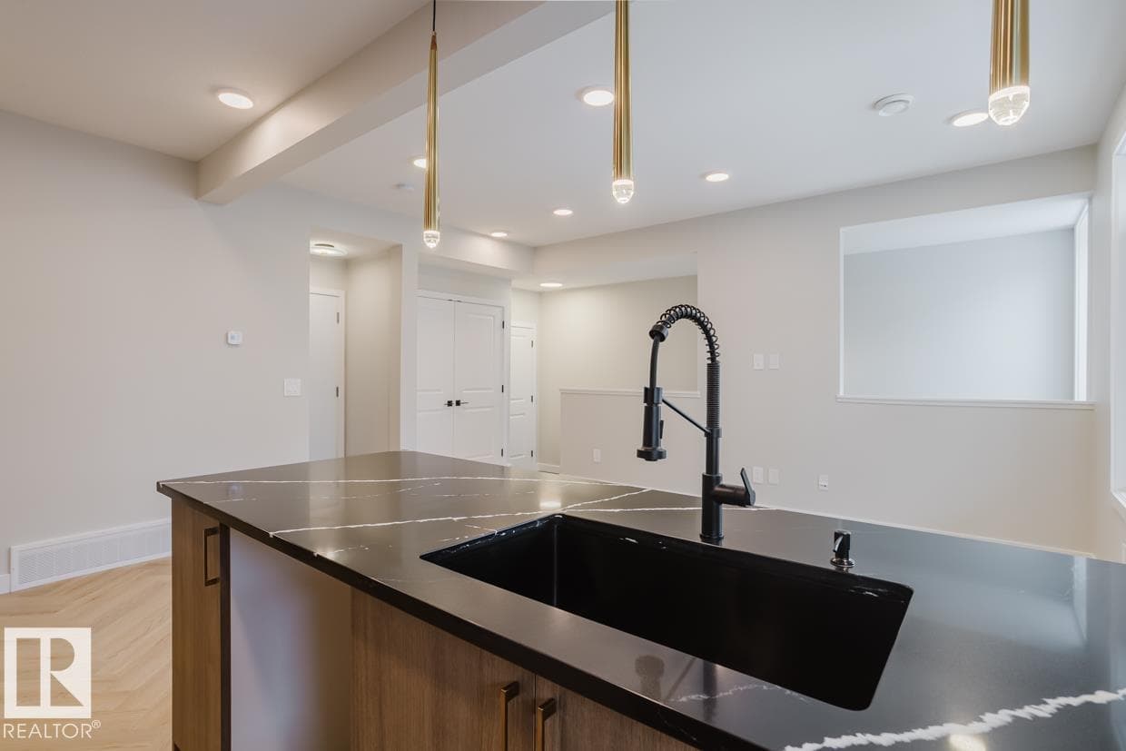 #11 16231 19 AV SW — photo 4
