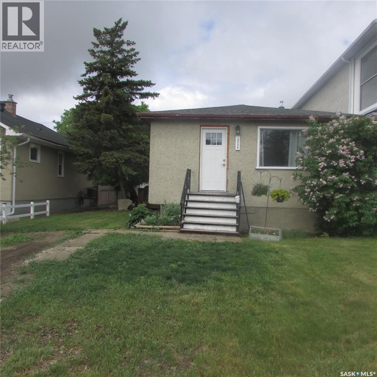 2058 Alexandra STREET — photo 2