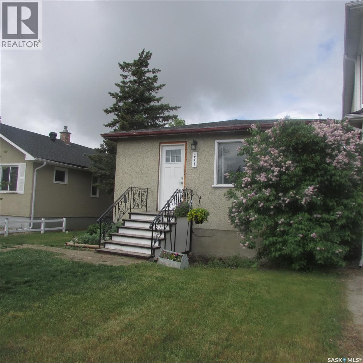 2058 Alexandra STREET — photo 3