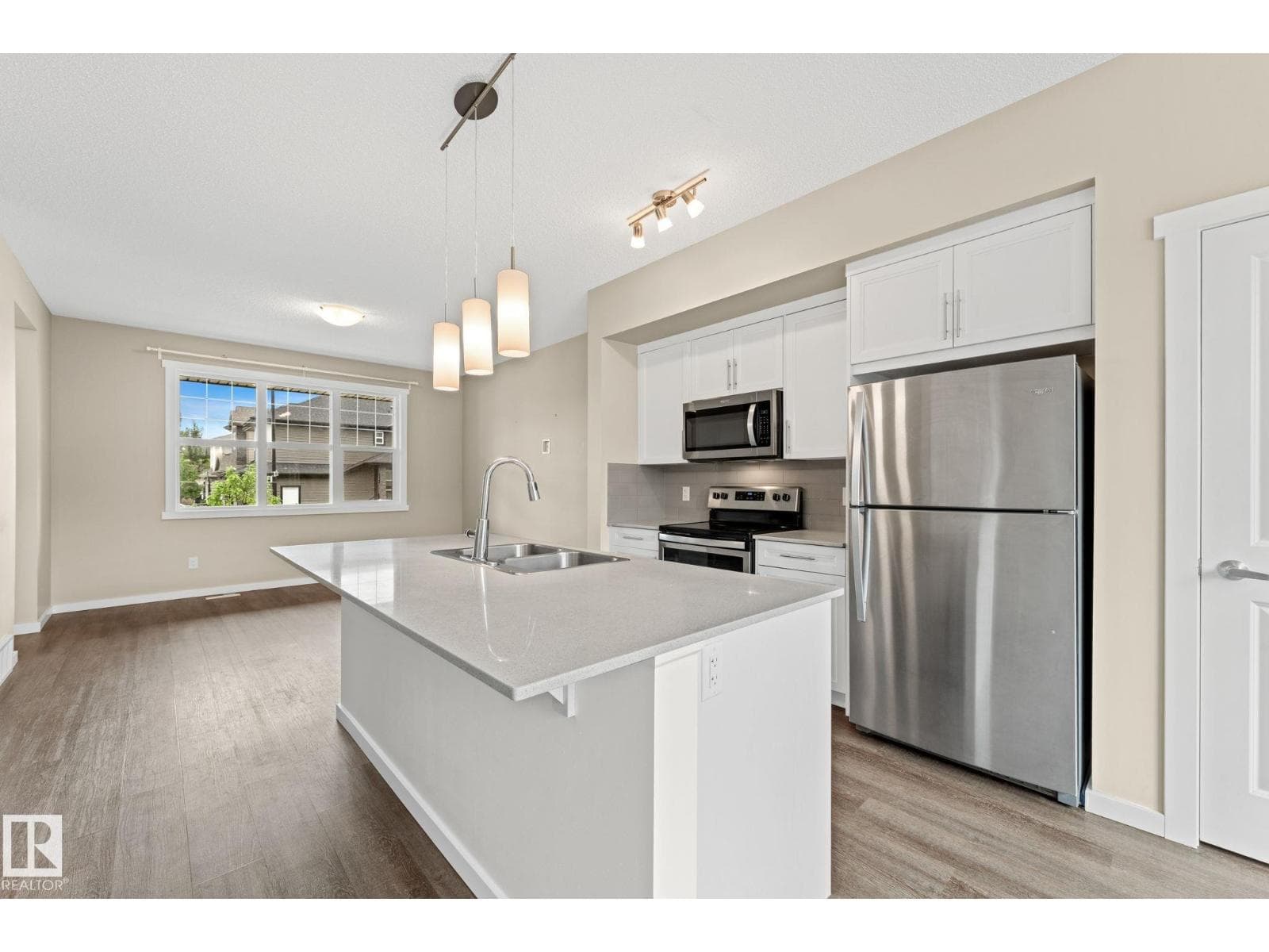 2282 GLENRIDDING BV SW