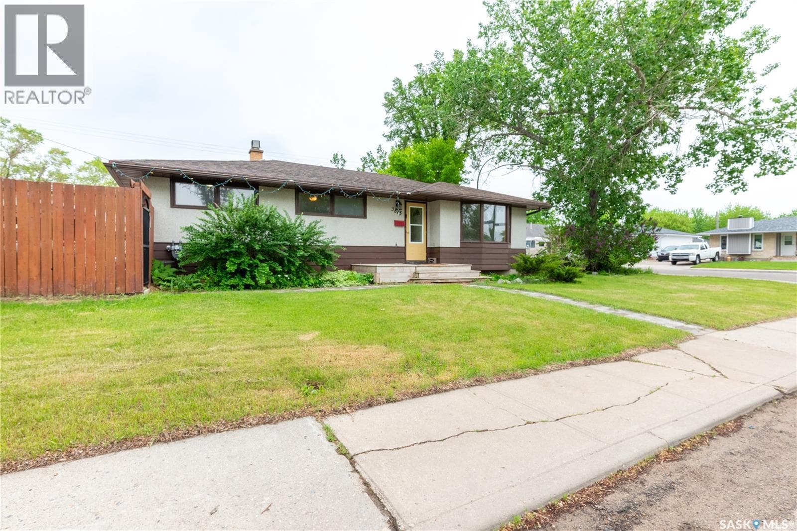 3815 Van horne AVENUE — photo 2