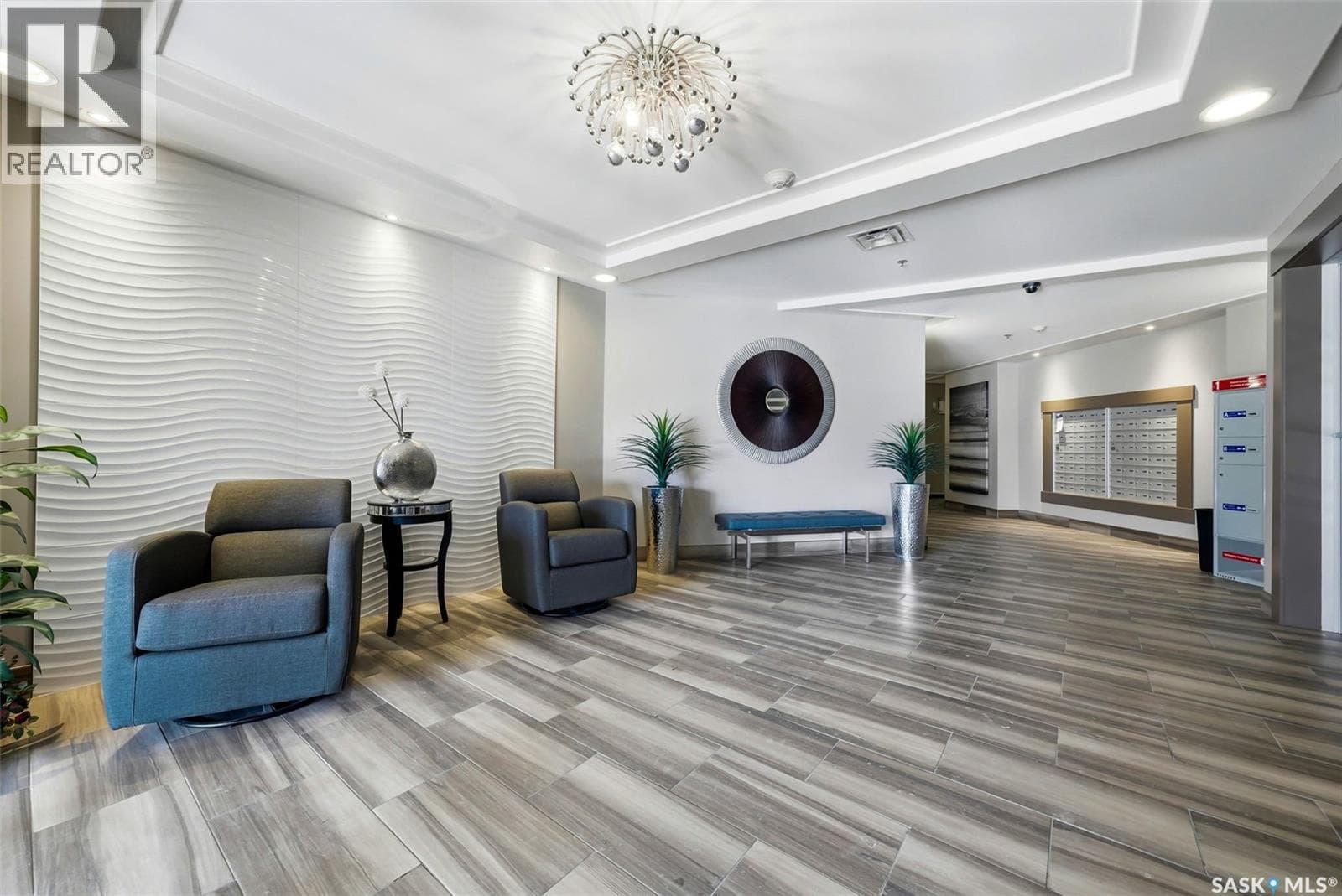 305 1220 Blackfoot DRIVE — photo 4