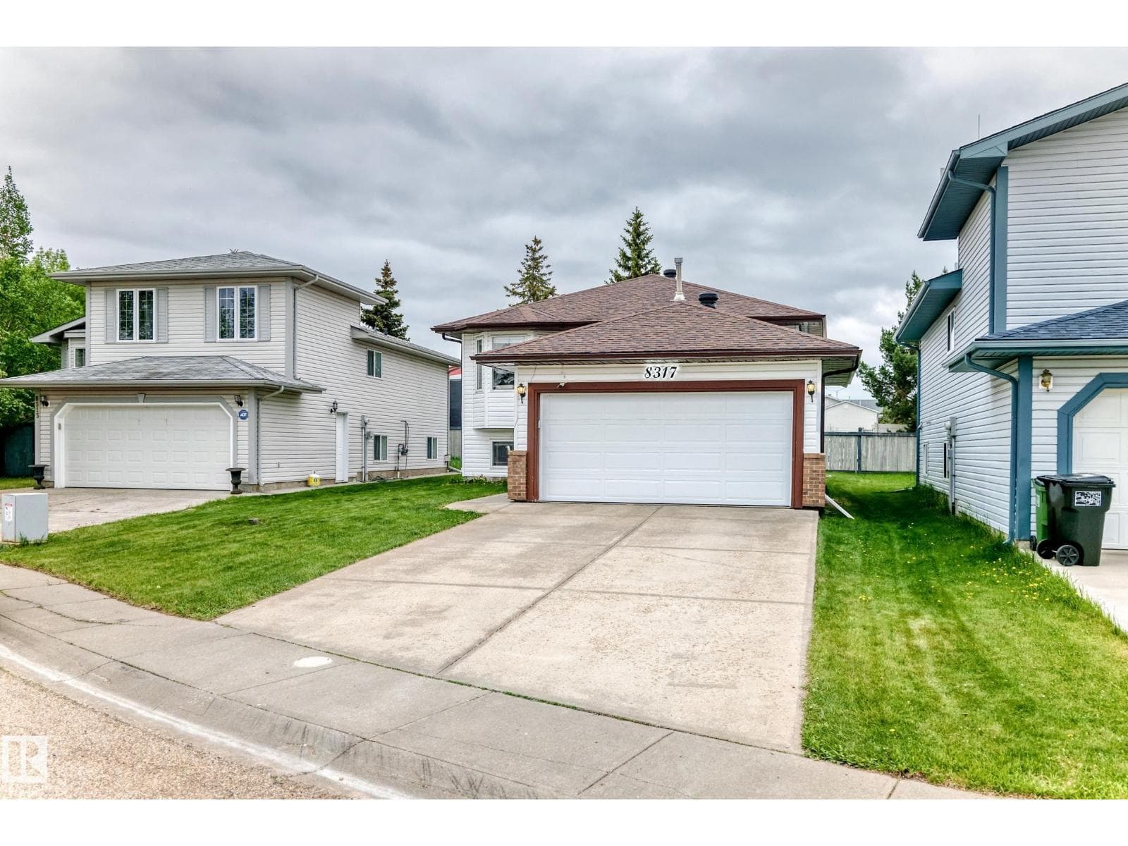 8317 160A AV NW — photo 2