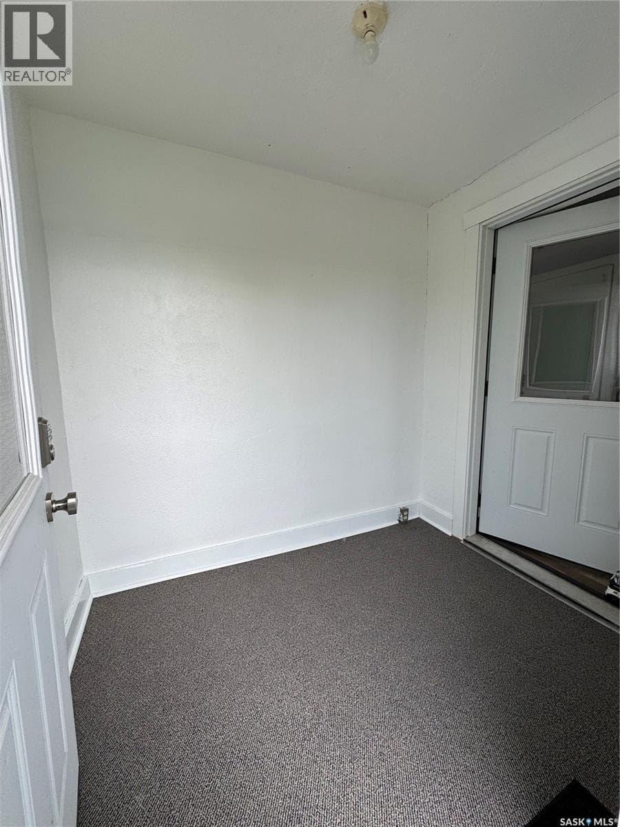 529 Albert STREET — photo 5