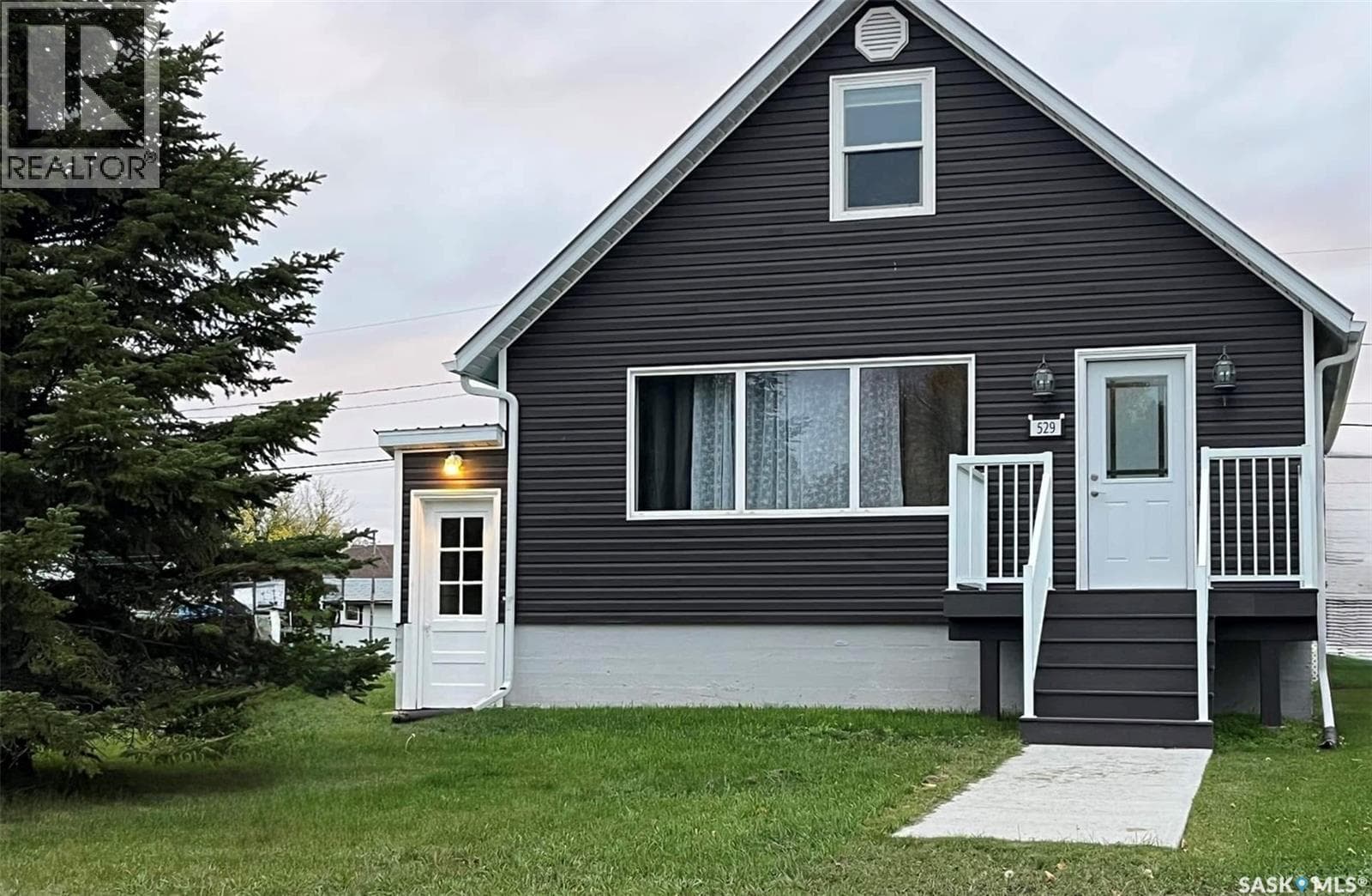 529 Albert STREET — photo 2