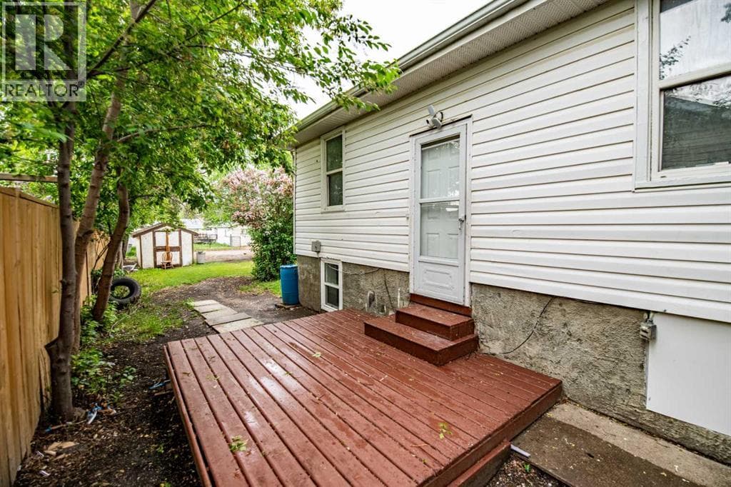 5504 58A Street — photo 2