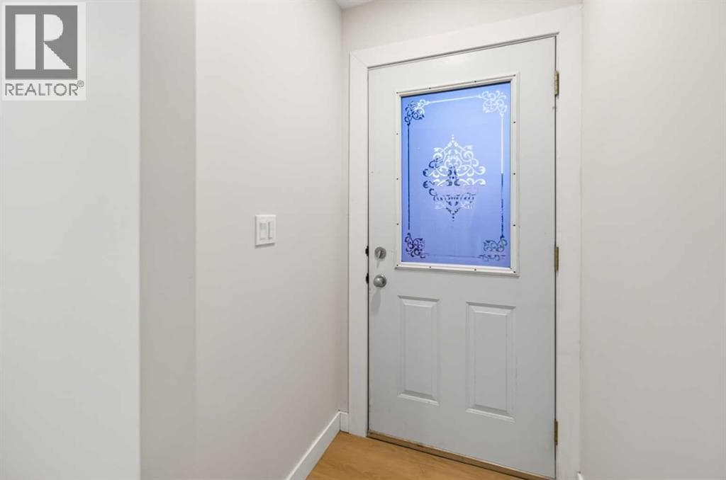 5504 58A Street — photo 3