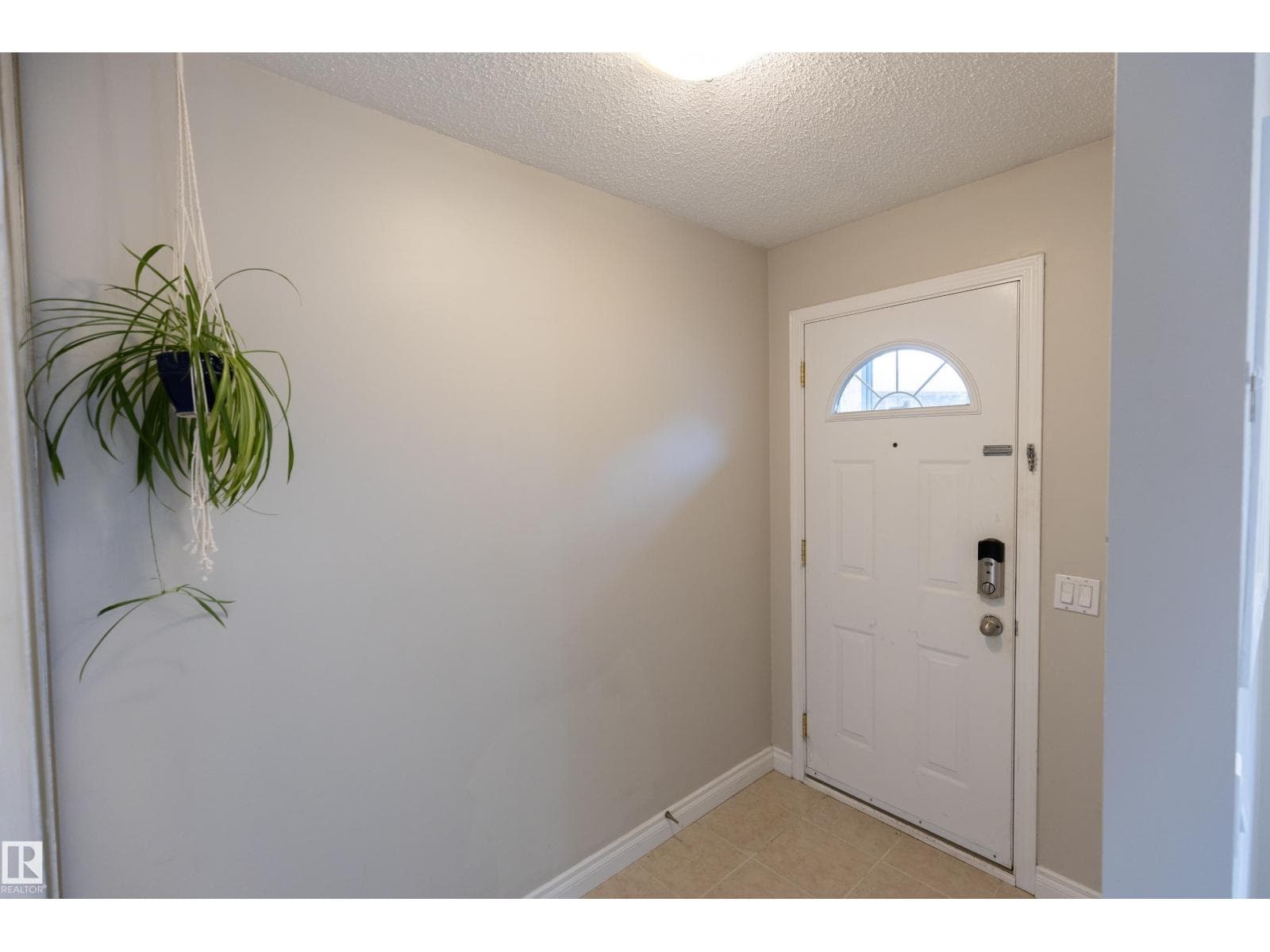227 Woodbridge WY — photo 4