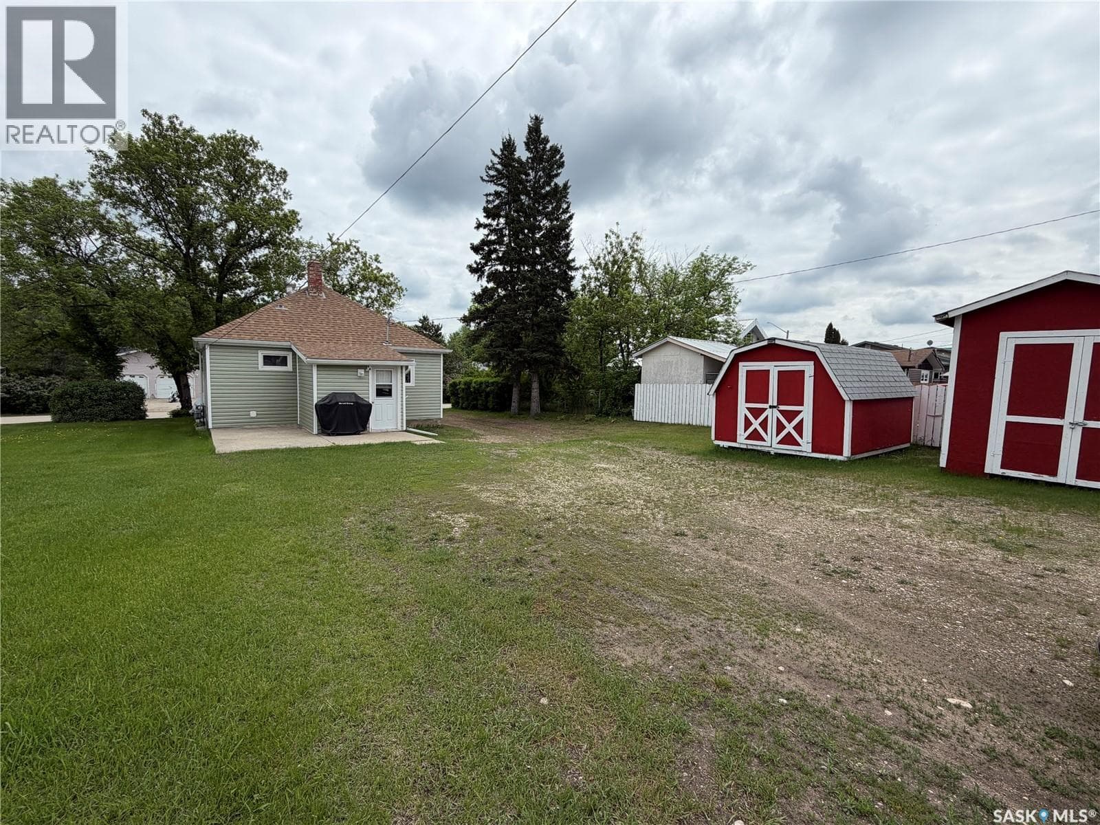 511 Albert STREET — photo 2