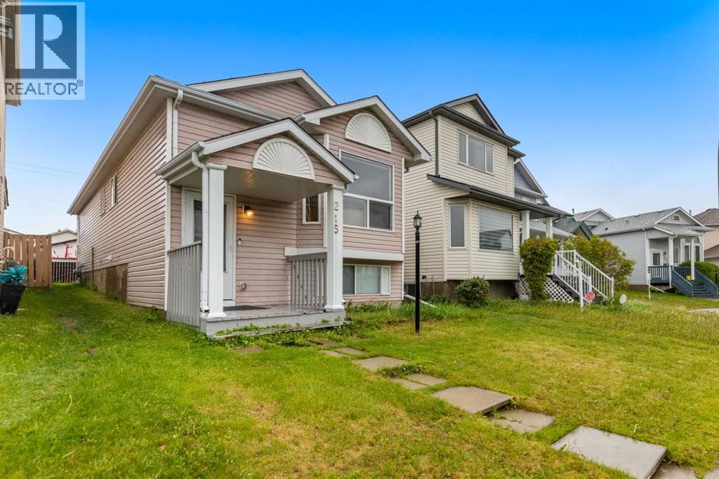 215 Carmel Close NE — photo 2