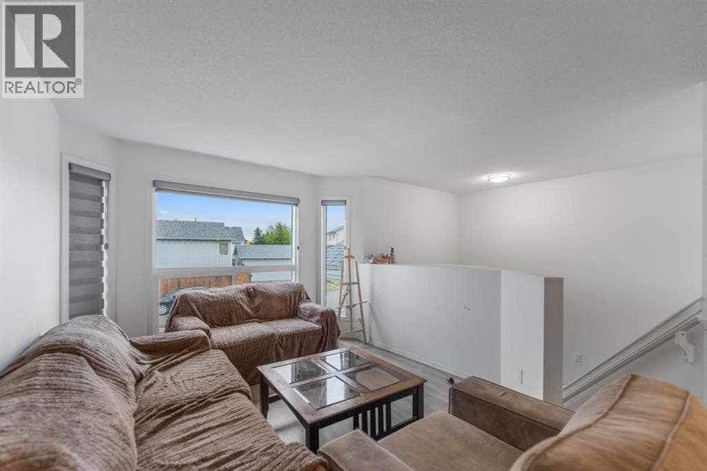 215 Carmel Close NE — photo 5