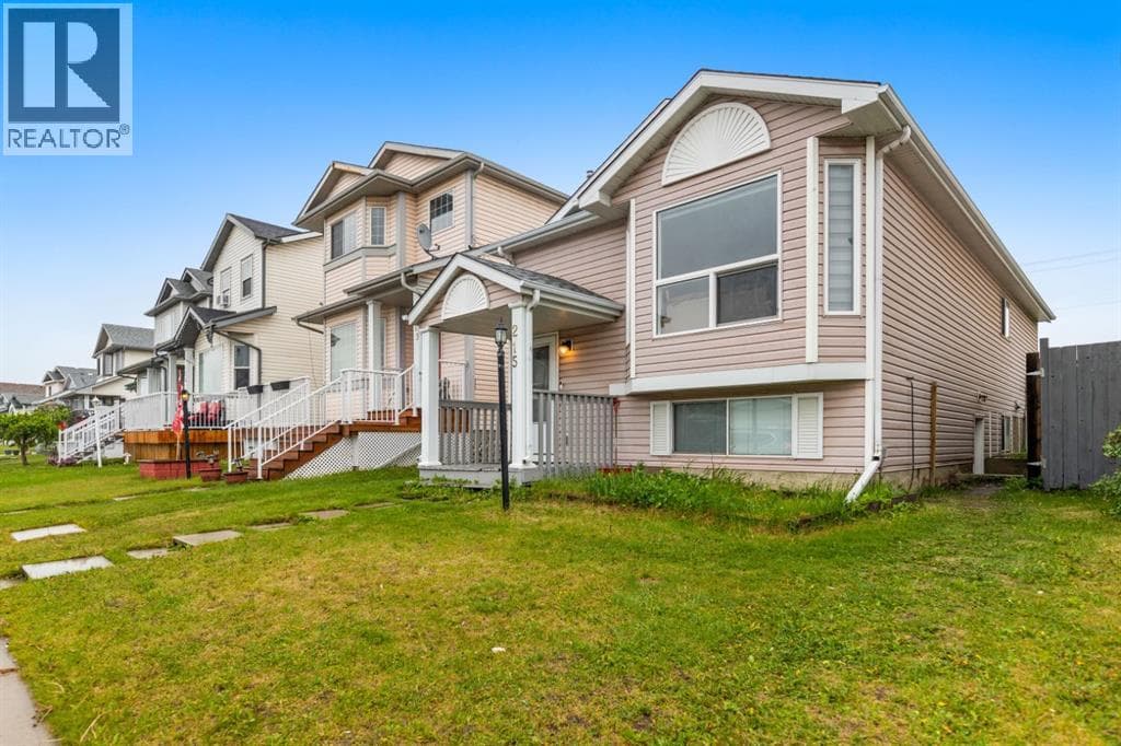 215 Carmel Close NE — photo 3