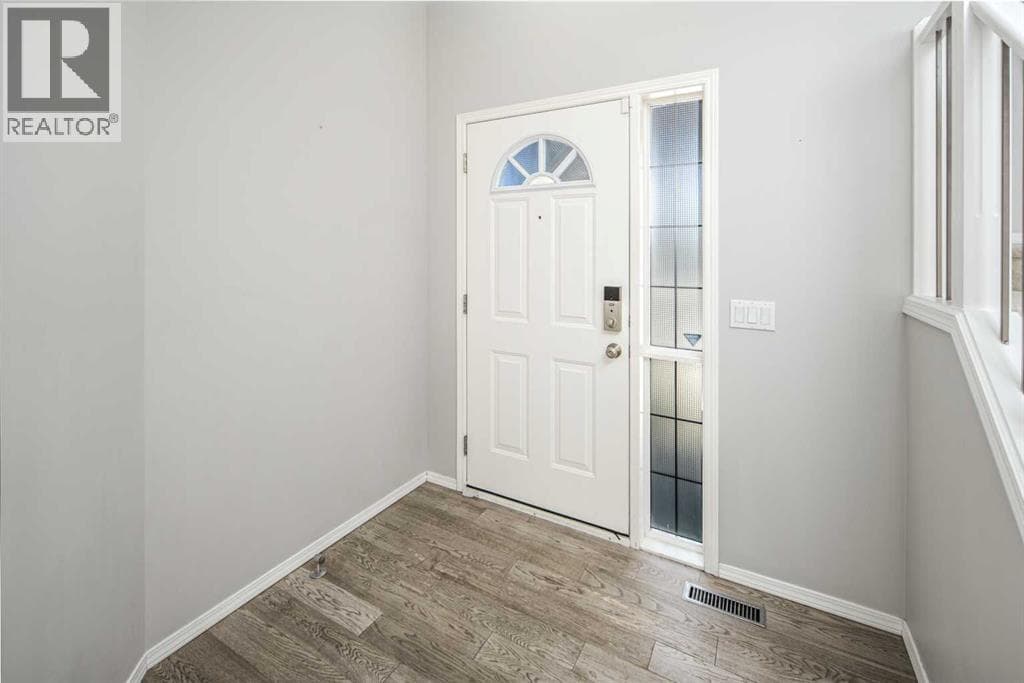 32 Cougarstone Square SW — photo 5