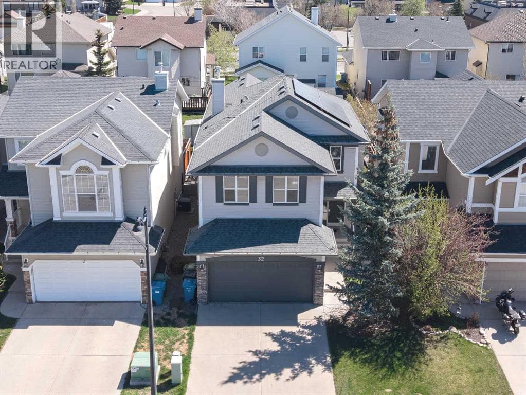 32 Cougarstone Square SW