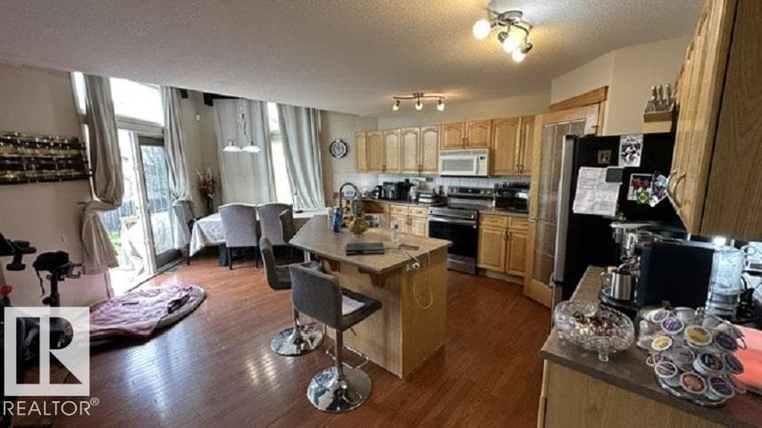 201 FOXBORO CV — photo 3