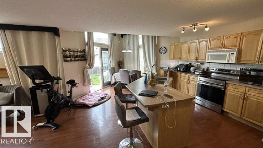 201 FOXBORO CV — photo 4