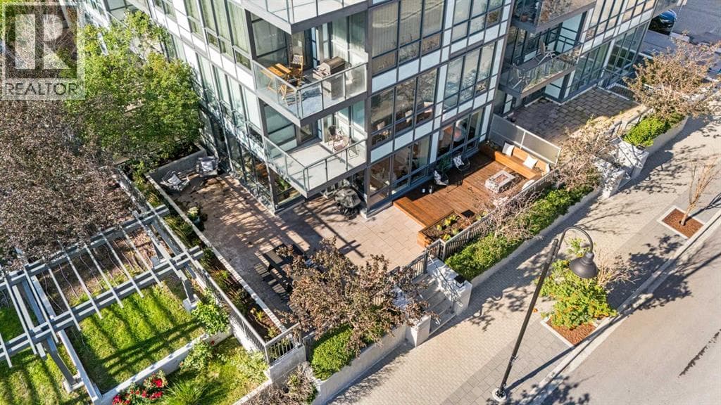 102, 128 2 Street SW — photo 2