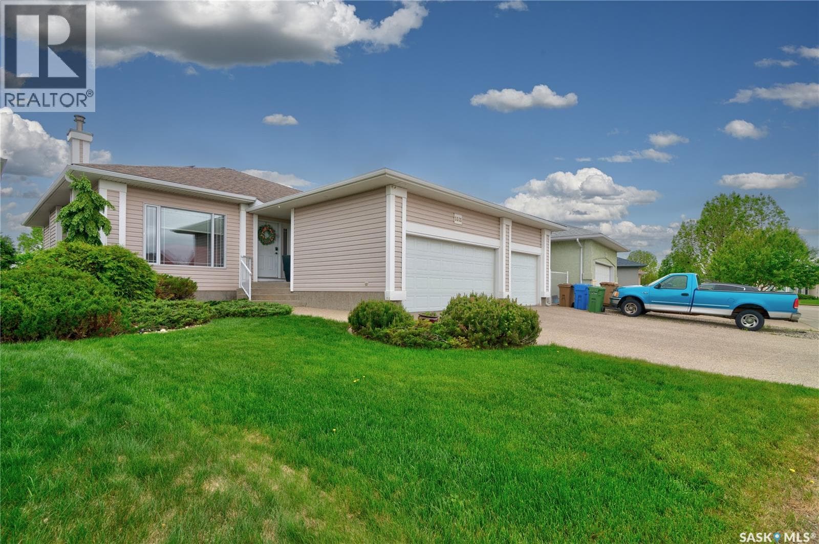 3511 Bishop CRESCENT E — photo 2