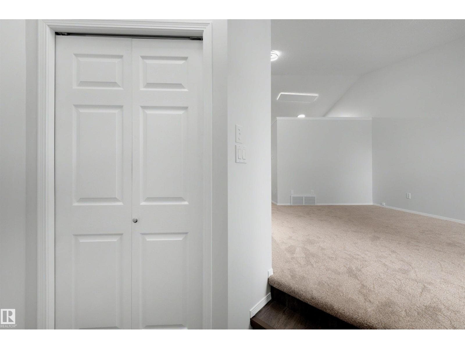 11815 8 AV NW — photo 3