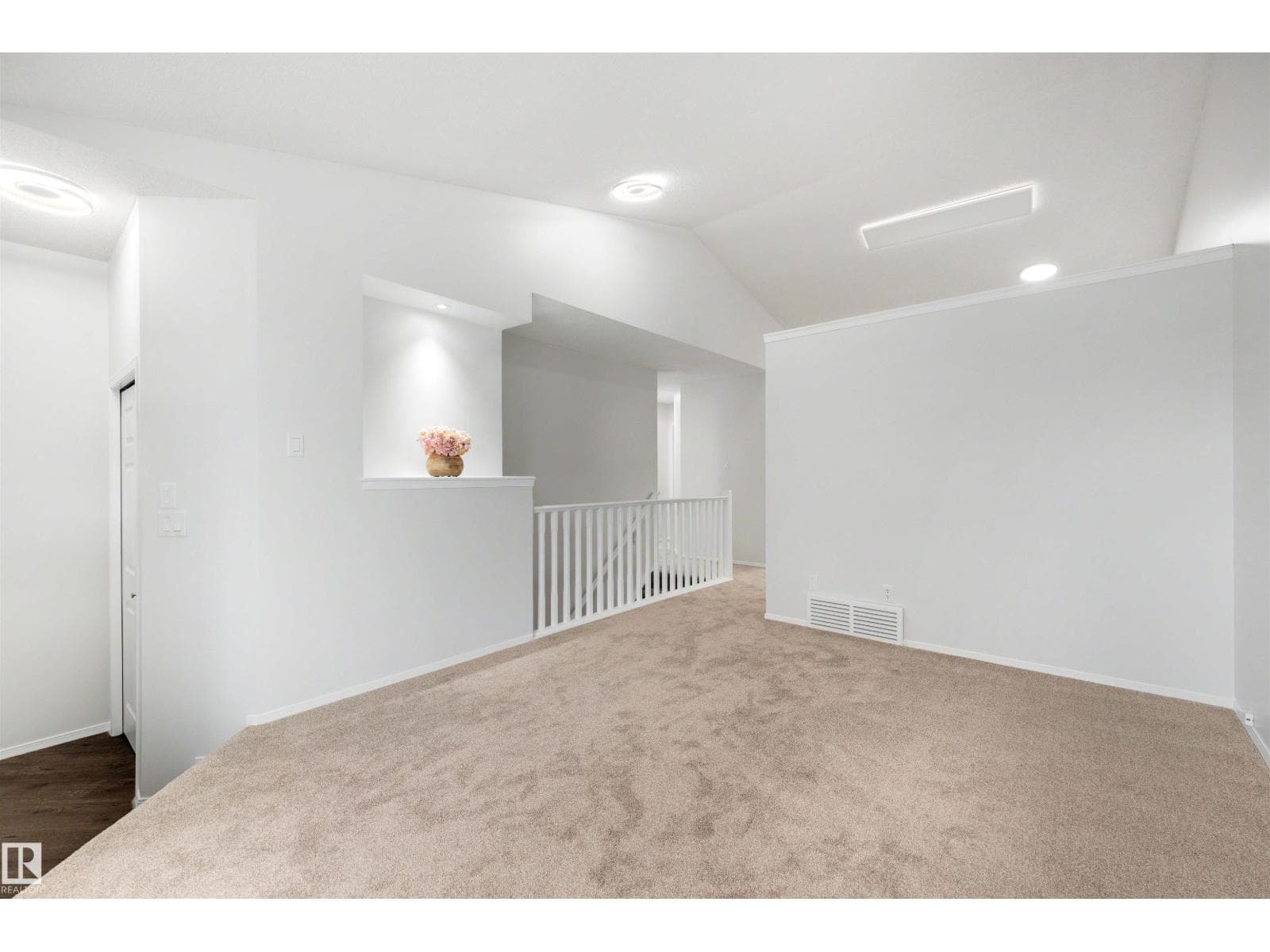 11815 8 AV NW — photo 4