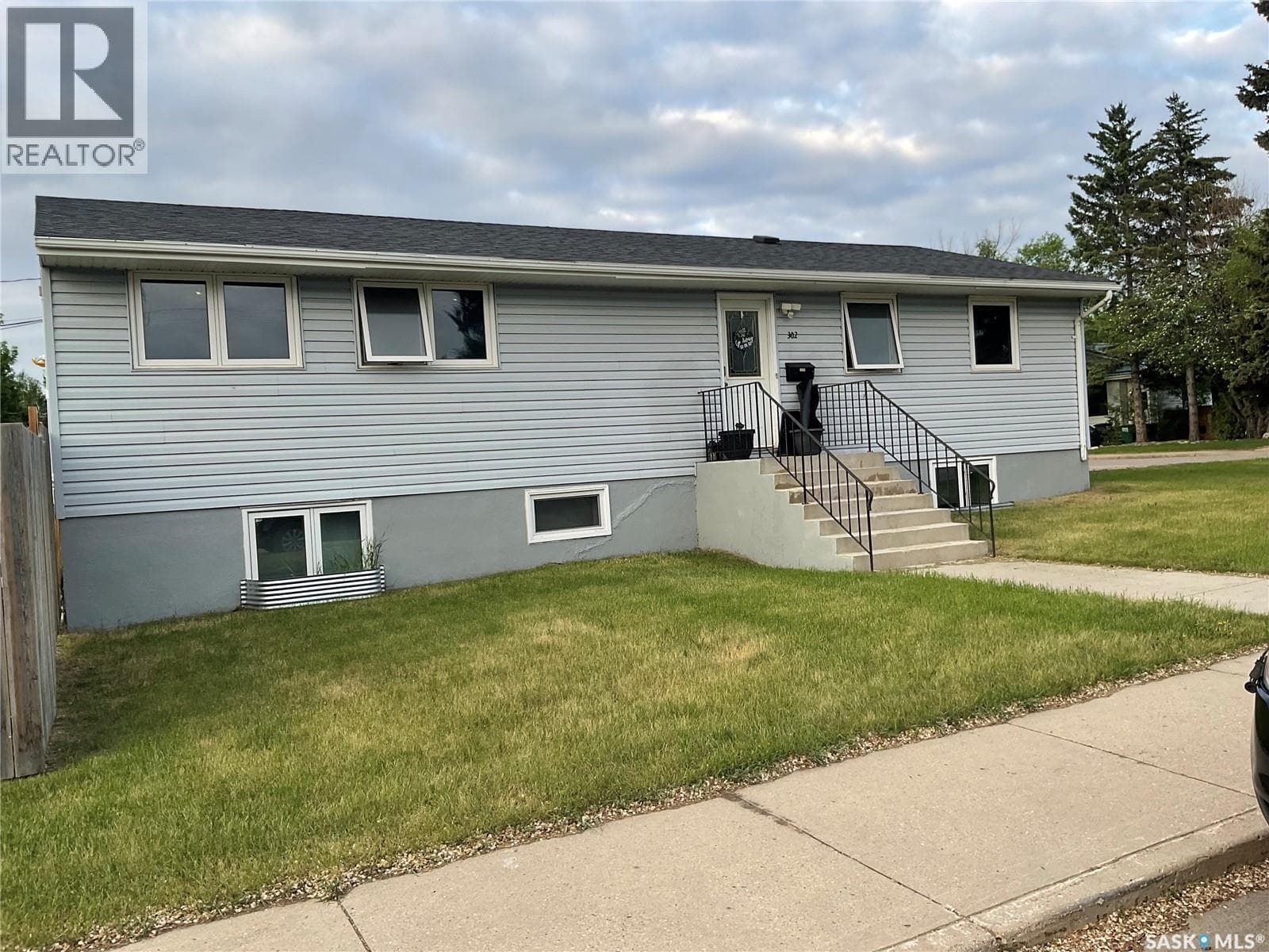 302 Dunlop STREET