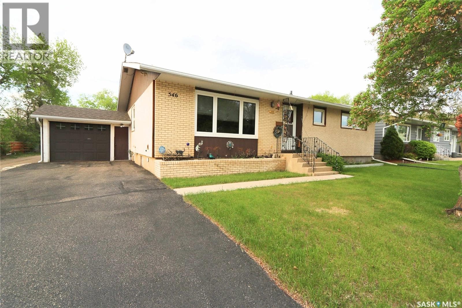 546 Riverview ROAD