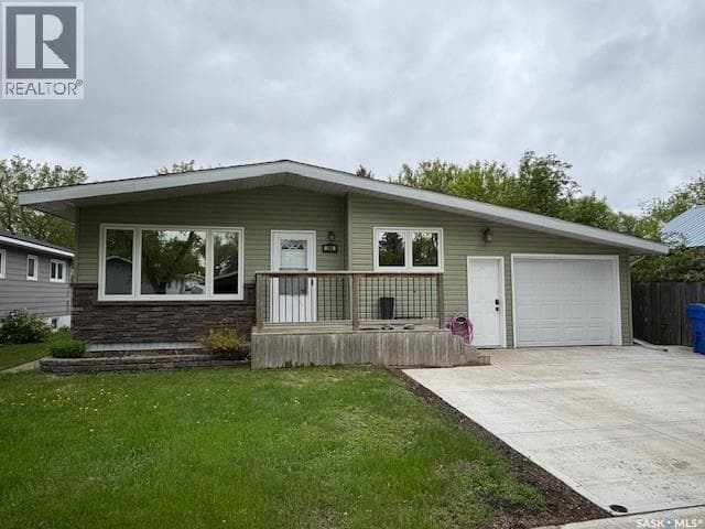 206 3rd AVENUE W