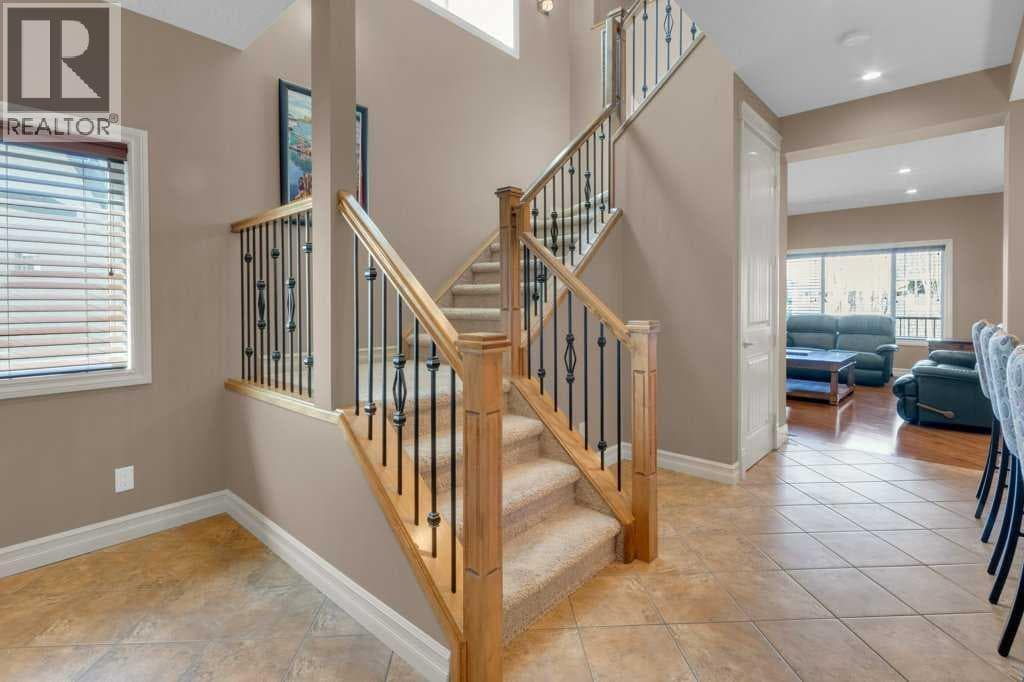 44 Mahogany Rise SE — photo 3