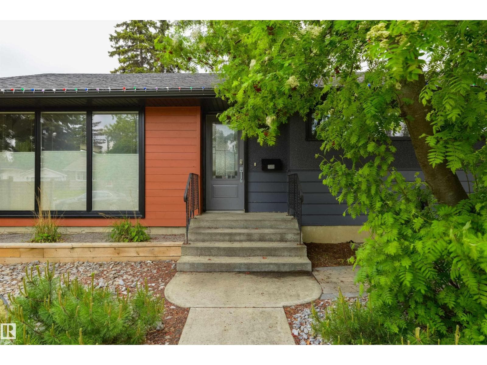 14307 86 AV NW — photo 2