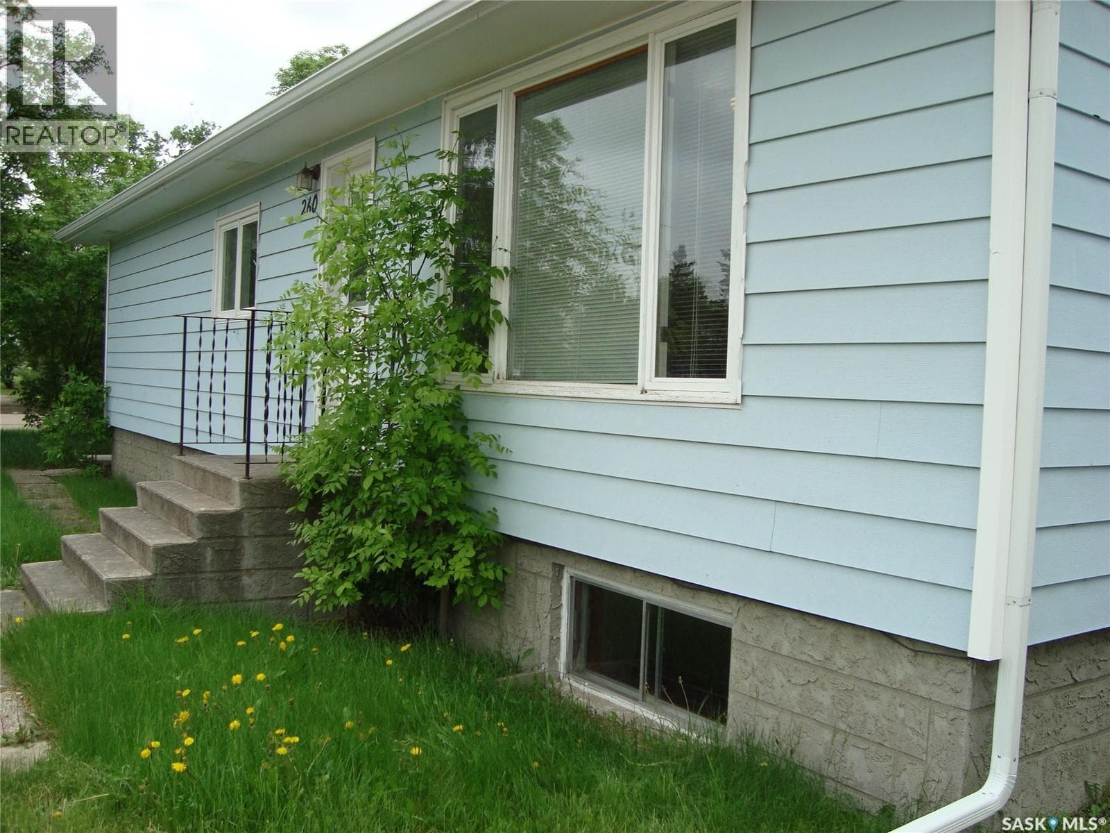260 6th AVENUE E