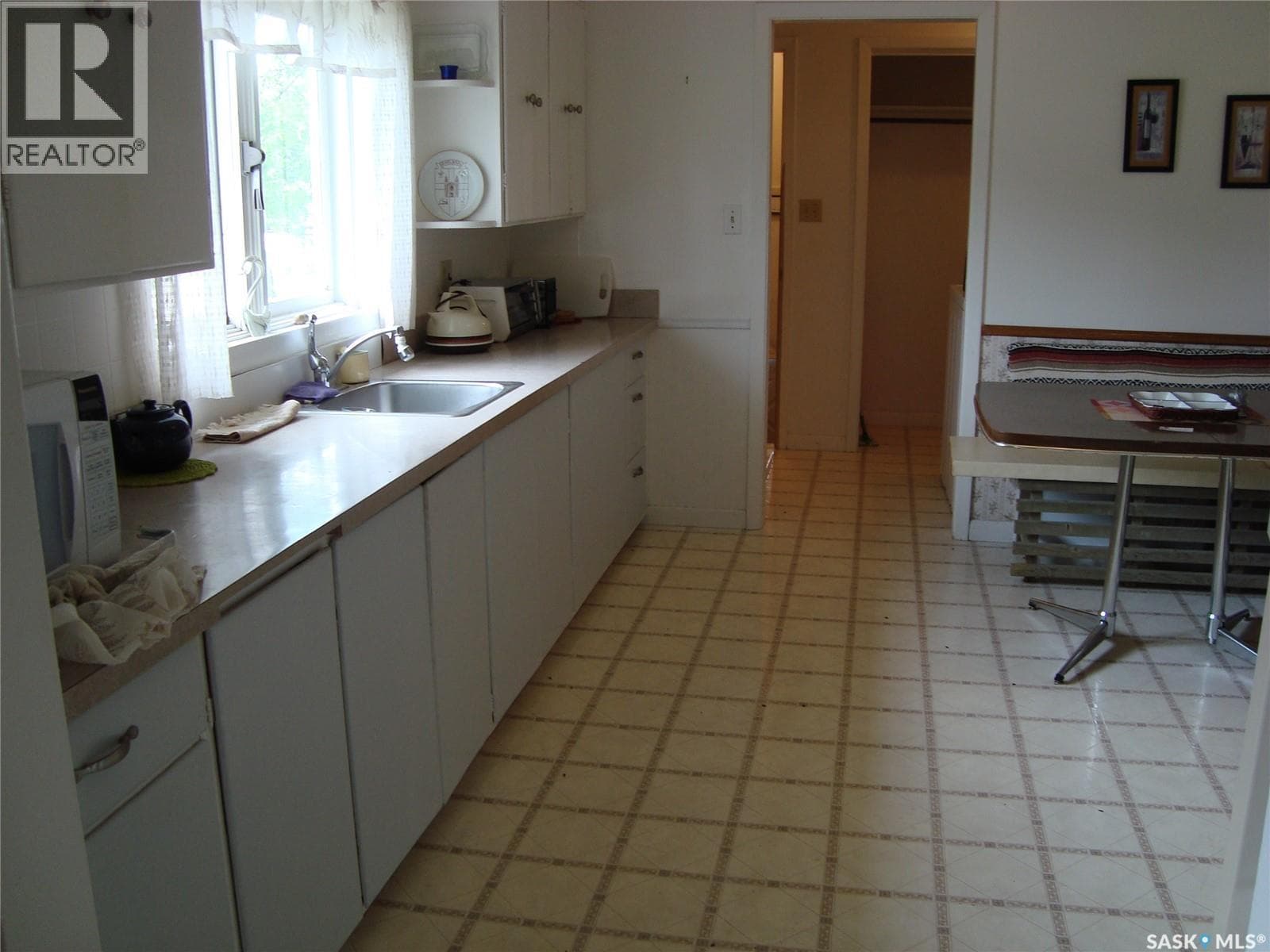 260 6th AVENUE E — photo 2