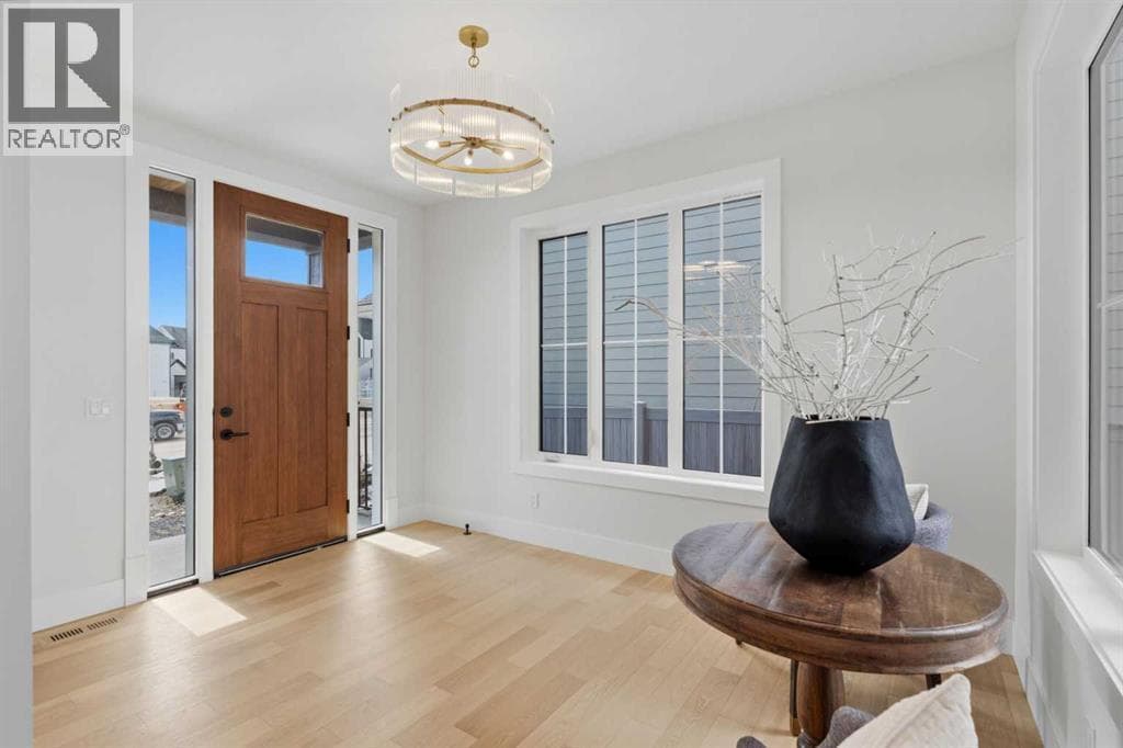 378 Bessborough Drive SW — photo 3