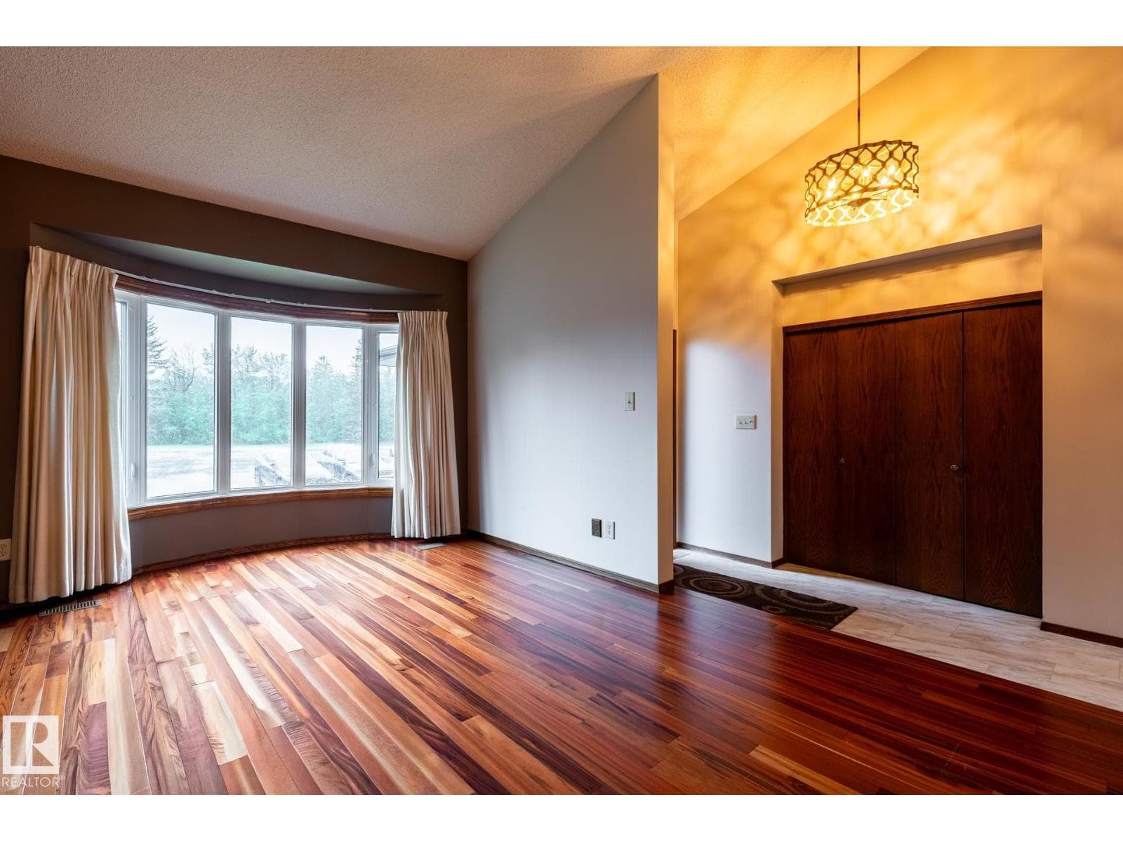 2609 49 ST NW — photo 4