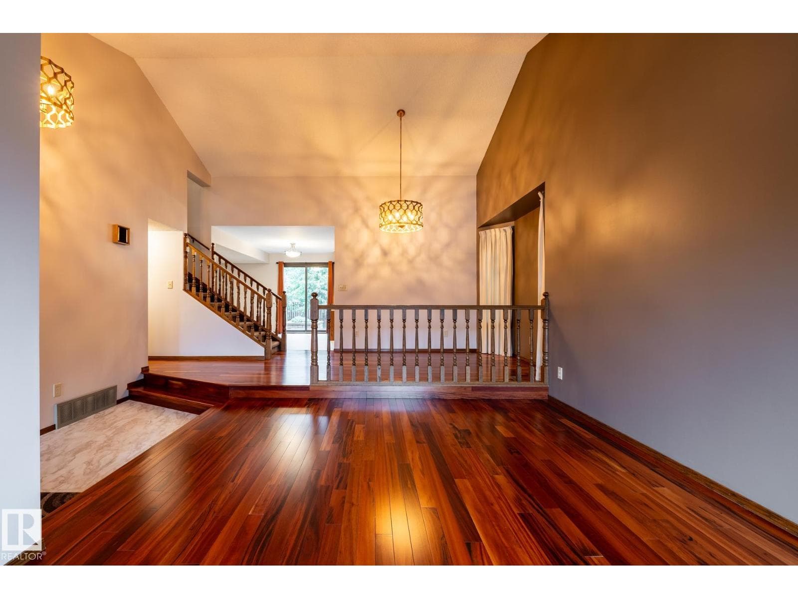 2609 49 ST NW — photo 3