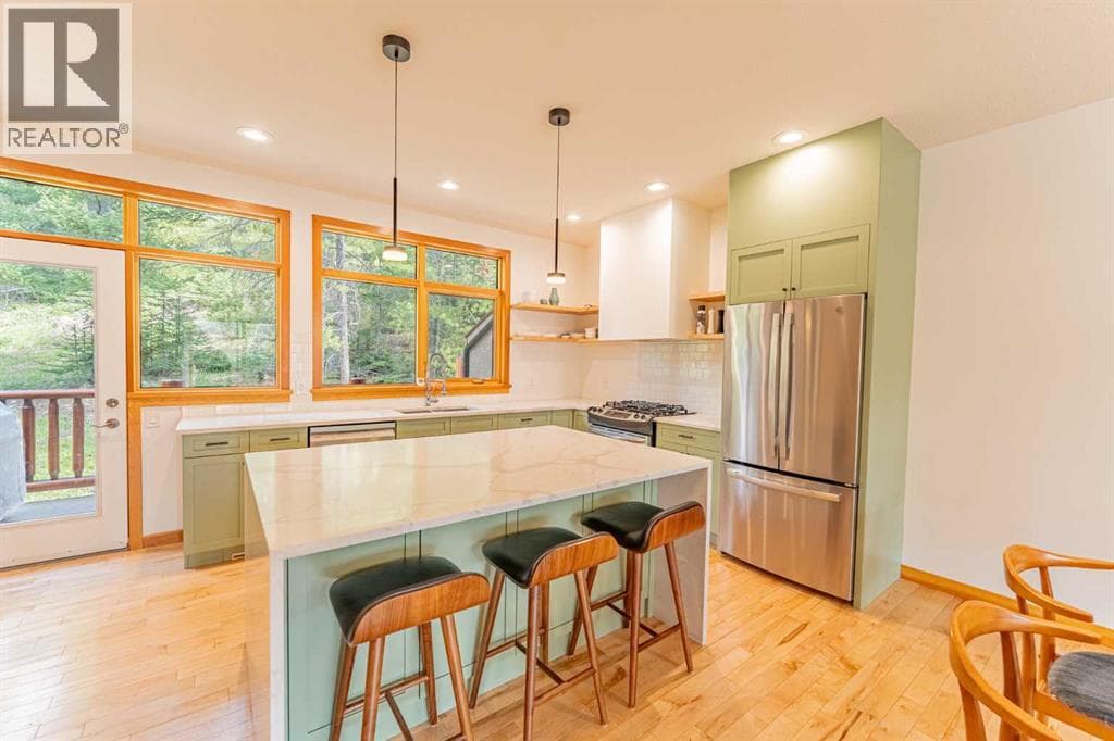 21, 137 Wapiti Close — photo 4