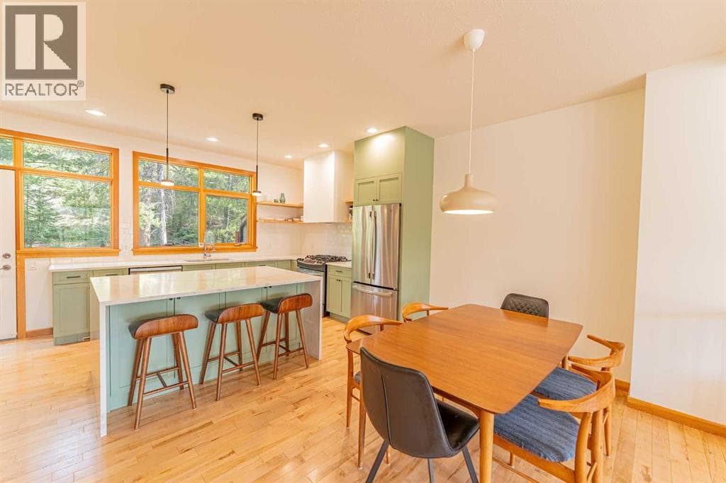 21, 137 Wapiti Close — photo 3