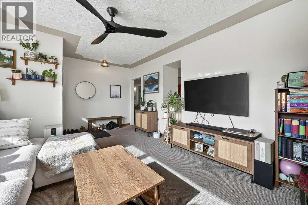 136 32 Avenue NE — photo 4