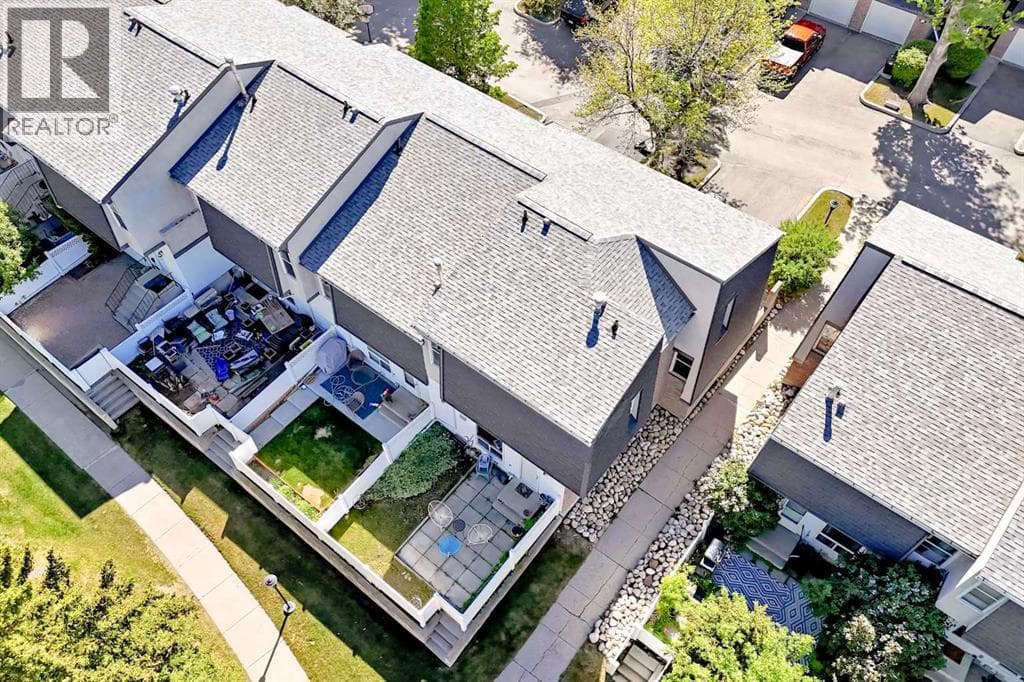 400 Brae Glen Crescent SW — photo 2