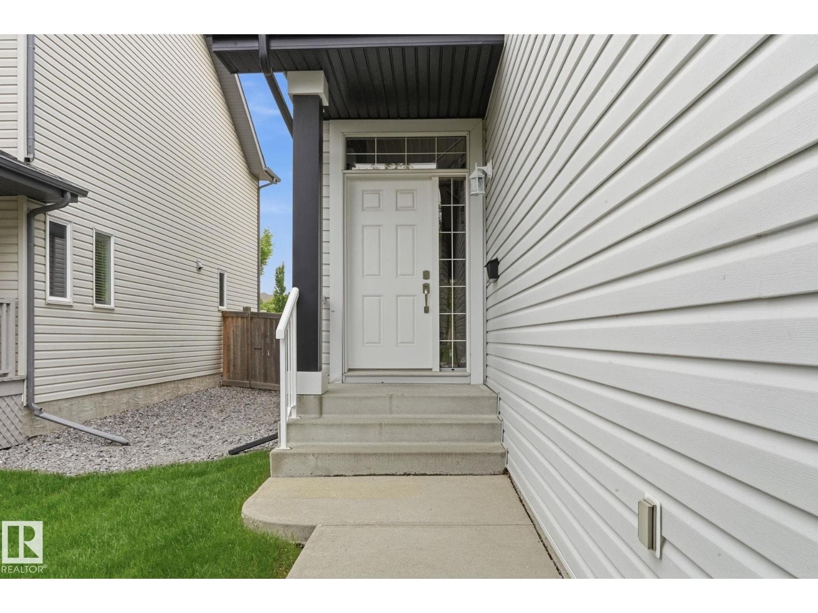 1823 67 ST SW — photo 2