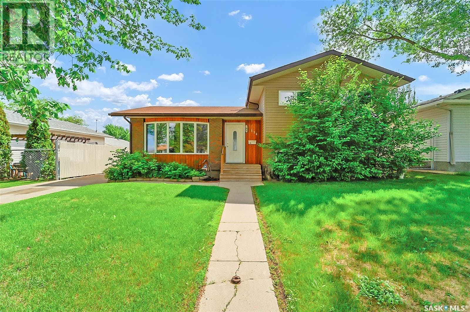 134 Devonshire CRESCENT — photo 2