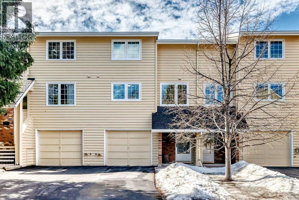 374 Point Mckay Gardens NW — photo 3