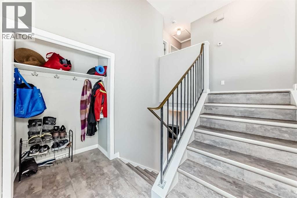 5233 17 Avenue NW — photo 5